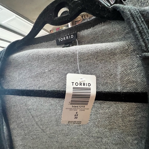 Torrid tiger off shoulder sweat shirt! NWT! - Picture 5 of 7